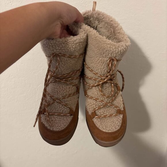 Old Navy Winter Boots - Picture 4 of 4